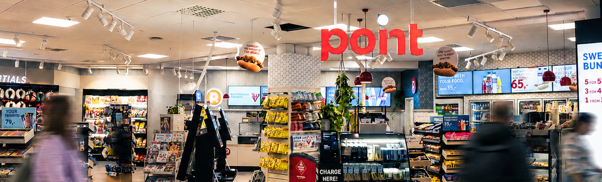 Godteriutstilling med assortert godteri og sjokoladebarer i en dagligvarebutikk